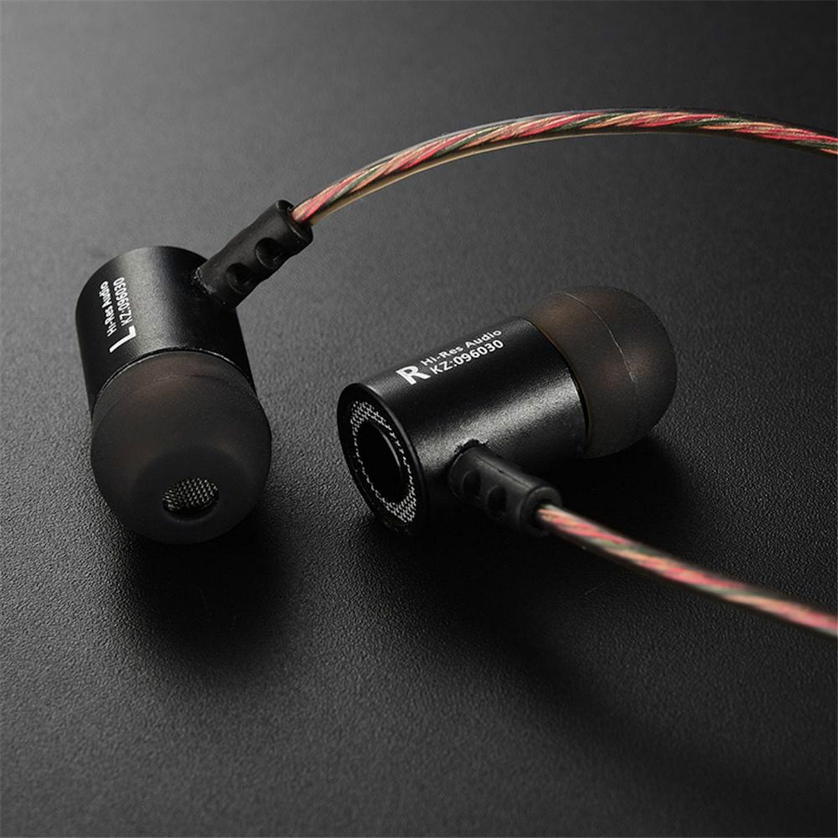 Schwarze KZ Z1 High-End In-Ear-Kopfhörer mit Hardcase